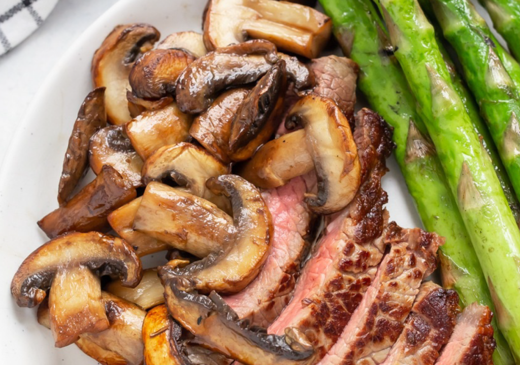meat, mushrooms and asparagus